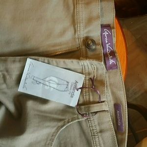 Gloria Vanderbilt Amanda jeans